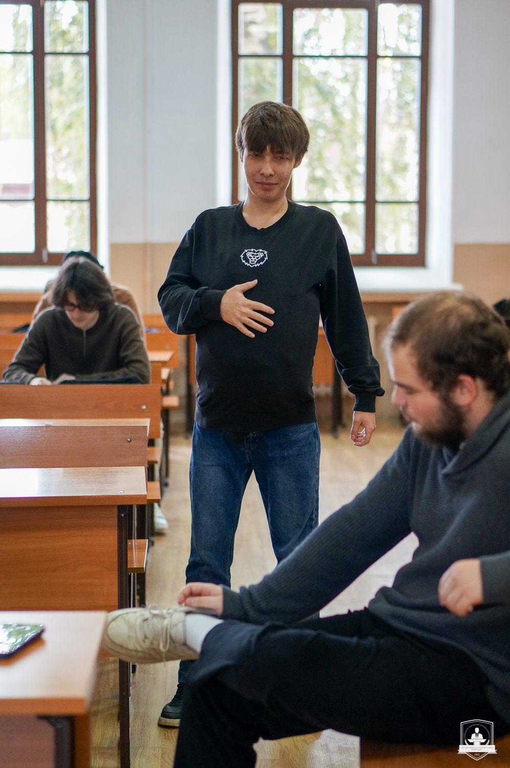 На практическом занятии по дисциплине «Связи с общественностью в органах власти» преподаватель кафедры управления, государственной и муниципальной службы Сафиуллин Нияз Азатович организовал деловую игру «Личный приём граждан».